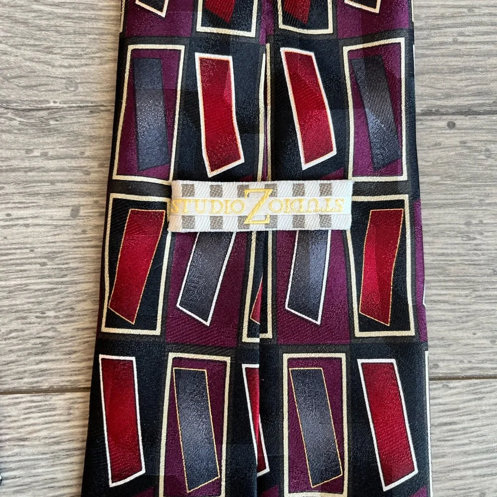 Studio Z Men’s Neck Tie Red Black Geometric Abstract Rectangles Silk Workwear